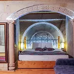 Отель Roma Cave