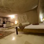 Отель Roma Cave