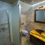 Отель Roma Cave