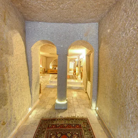 Roma Cave 4*