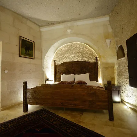 Roma Cave 4*